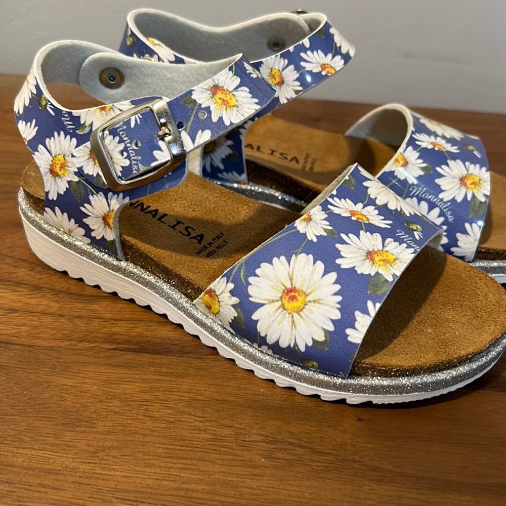 Monnalisa sandals size 29